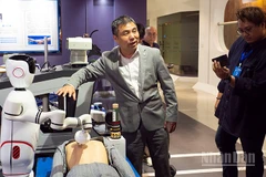 Robot chăm sóc sức khỏe của một doanh nghiệp sản xuất robot tại tỉnh Hồ Nam, Trung Quốc. (Ảnh: HỒ QUÂN)