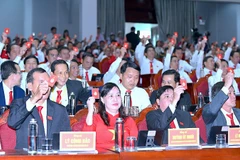 Biểu quyết thông qua Nghị quyết nhiệm kỳ 2025-2030 tại Đại hội đại biểu Đảng bộ tỉnh Cà Mau.