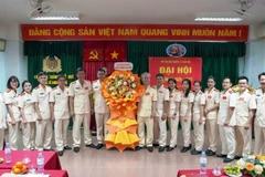 Chi bộ Đội Quản lý cán bộ - Đảng bộ cơ sở Phòng Tổ chức cán bộ (Công an thành phố Huế) 7 lần được khen thưởng.