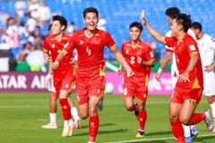 Hiểu Minh ghi bàn thắng sau pha đá phạt góc. Ảnh: Ted Trần 