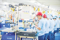 Công nhân trong ca sản xuất tại Công ty TNHH Rhythm. Ảnh trong bài | THÀNH ĐẠT