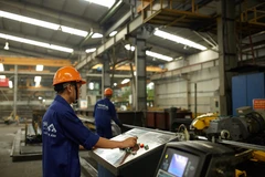 Trong giai đoạn 2025-2026, các doanh nghiệp thuộc lĩnh vực xi-măng, sắt thép và nhiệt điện sẽ phải kiểm kê, kiểm soát hạn ngạch khí thải để chuẩn bị cho thị trường carbon bắt buộc. (Ảnh Nguyên Nghi)