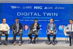 Các diễn giả trao đổi, thảo luận tại phiên khai mạc sáng 12/6. (Ảnh: HNV)