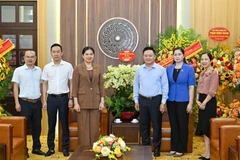 Đoàn Tỉnh ủy, Ủy ban nhân dân tỉnh Tuyên Quang do đồng chí Hà Thị Nga, Ủy viên Trung ương Đảng, Bí thư Tỉnh ủy, Trưởng Đoàn đại biểu quốc hội tỉnh là Trưởng đoàn đã đến thăm và chúc mừng Báo Nhân Dân. 