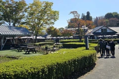 Không chỉ là một trạm nghỉ ven đường, Denen Plaza như một điểm đến cuối tuần với nhiều không gian đậm chất văn hóa làng quê truyền thống Nhật Bản, cùng những khu vận động ngoài trời cho trẻ em. 