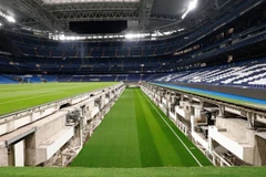 Hệ thống sân cỏ thu gọn khổng lồ bên dưới sàn đấu của sân Bernabeu. Ảnh | RM