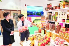 Doanh nghiệp Thành phố Hồ Chí Minh trưng bày sản phẩm tại showroom Trung tâm Xúc tiến Thương mại và Đầu tư Thành phố Hồ Chí Minh.