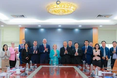 Với hai văn phòng tại Hà Nội và Thành phố Hồ Chí Minh, Queensland trở thành bang đầu tiên của Úc thiết lập trung tâm của khu vực tại Việt Nam.