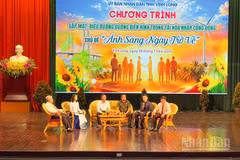 Tọa đàm chương trình "Ánh sáng ngày trở về". 