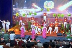 Văn nghệ chào mừng kỷ niệm 80 năm Ngày truyền thống Công an nhân dân Cà Mau.