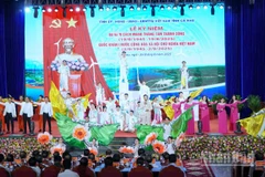 Văn nghệ chào mừng lễ kỷ niệm tại Cà Mau.