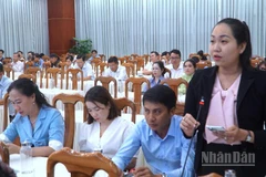 Đại diện doanh nghiệp tại Cà Mau tham gia ý kiến tại Hội nghị chuyển đổi số vào chiều 12/8.