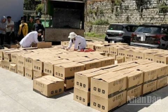 Hơn 7 tấn nguyên liệu để sản xuất cà-phê giả bị thu giữ để lấy mẫu giám định.