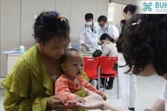 Trẻ em bị dị tật khe hở môi-vòm miệng tham gia chương trình phẫu thuật nụ cười cho trẻ em do Sở Y tế tỉnh Đắk Lắk phối hợp Tổ chức Operation Smile Việt Nam triển khai năm 2023 tại Bệnh viện Đại học Y Dược Buôn Ma Thuột.