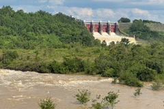 Hồ chứa thủy điện Srêpôk 3 đang được vận hành “hạ thấp mực nước hồ”.