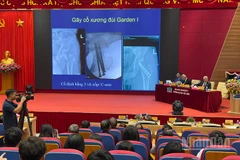 Đại biểu trình bày tham luận tại hội thảo. 