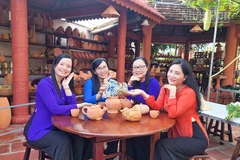 Gốm đỏ là một trong những sản phẩm đặc trưng của tỉnh Vĩnh Long. 