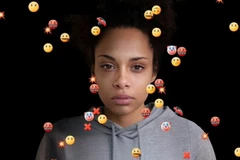 Bạo lực trên không gian mạng - hiểm họa rình rập phụ nữ và trẻ em gái toàn cầu.