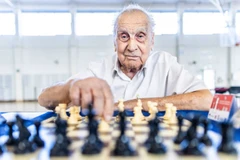  Kỳ thủ 104 tuổi người Tây Ban Nha Manuel Alvarez Escudero.