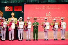 Lễ ra mắt Trung tâm Sáng tạo, khai thác dữ liệu và Phòng An ninh, an toàn hệ thống.