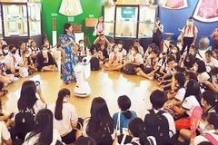 Học sinh tham quan Bảo tàng Lịch sử Thành phố Hồ Chí Minh. 