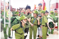 Thông qua chương trình “Học làm chiến sĩ công an” đã góp phần tạo chuyển biến tích cực về nhận thức và hành động cho học sinh trong việc chấp hành pháp luật, rèn luyện kỹ năng sống.