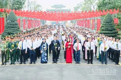 Đoàn Tỉnh ủy, Hội đồng nhân dân, Ủy ban nhân dân, Ủy ban Mặt trận Tổ quốc Việt Nam tỉnh Đồng Nai viếng tại nghĩa trang liệt sĩ tỉnh.