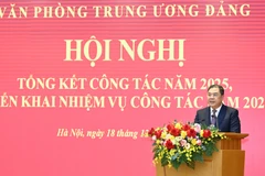 Đồng chí Phạm Gia Túc, Ủy viên Trung ương Đảng, Chánh Văn phòng Trung ương Đảng phát biểu chỉ đạo hội nghị. 