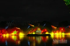 Tháp Rùa bừng sáng lung linh trong chương trình 3D Mapping “Hà Nội rạng rỡ”.