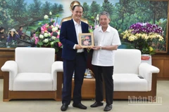 Công ty cổ phần Tập đoàn năng lượng Việt Sin đến Đồng Tháp để tìm hiểu cơ hội hợp tác.