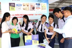 Học sinh tham khảo sản phẩm 250 tình huống giúp học sinh luyện tập dạng bài xử lý tình huống ở bộ môn Giáo dục công dân cấp Trung học cơ sở.