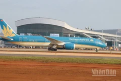 Máy bay đầu tiên hạ cánh tại sân bay Long Thành.