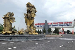 Đường bên trong Khu du lịch Sơn Tiên, thành phố Biên Hòa, tỉnh Đồng Nai.