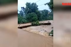 [Video] Mưa lớn gây ngập, chia cắt giao thông tại Quảng Trị