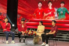 Đình Bắc, Văn Bình, Quốc Cường giao lưu với người hâm mộ Nghệ An.