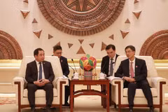 Bí thư Thành ủy Hà Nội Trần Đức Thắng hội kiến Bí thư Khu ủy Khu tự trị dân tộc Choang Quảng Tây Trần Cương. (Nguồn: Báo Quân đội Nhân dân)