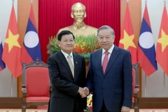 Tổng Bí thư Tô Lâm gặp Tổng Bí thư, Chủ tịch nước Lào Thongloun Sisoulith nhân dịp tham dự Lễ mở ký Công ước của Liên hợp quốc về chống tội phạm mạng, tại Thủ đô Hà Nội. (Ảnh: ĐĂNG KHOA)
