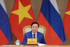 Phó Thủ tướng Trần Hồng Hà điện đàm trực tuyến với Phó Thủ tướng Nga Dmitry Nikolayevich Chernyshenko. (Ảnh: VGP/Minh Khôi)