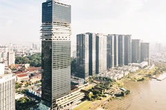 Tòa tháp Saigon Marina IFC cao 55 tầng nổi bật bên sông Sài Gòn, Thành phố Hồ Chí Minh.