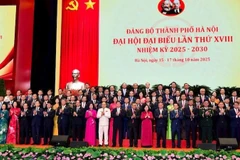 Ban Chấp hành Đảng bộ thành phố Hà Nội khóa XVIII, nhiệm kỳ 2025-2030 ra mắt Đại hội. (Ảnh: QUỐC TOẢN)