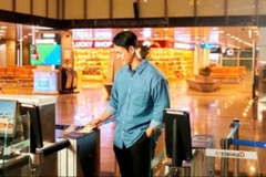 Sân bay quốc tế Đà Nẵng đưa vào vận hành hệ thống Cửa khởi hành tự động (Auto Boarding Gate) phục vụ du khách. (Ảnh AHT)