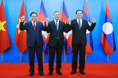 Trong khuôn khổ Cuộc gặp cấp cao giữa ba Đảng: Đảng Nhân dân Campuchia; Đảng Cộng sản Việt Nam và Đảng Nhân dân Cách mạng Lào diễn ra tại Phnom Penh (Campuchia), chiều 6/2/2026, diễn ra cuộc gặp giữa Thủ tướng Phạm Minh Chính và Thủ tướng Vương quốc Campuchia Hun Manet cùng Thủ tướng Lào Sonexay Siphandone. (Ảnh: Dương Giang-TTXVN)