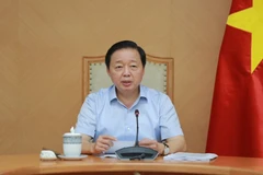 Phó Thủ tướng Trần Hồng Hà làm việc với Bộ Xây dựng và Hội Kiến trúc sư Việt Nam về thiết kế mẫu nhà ở xã hội. (Ảnh: VGP)