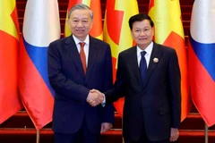 Tổng Bí thư Tô Lâm và Tổng Bí thư, Chủ tịch nước Lào Thongloun Sisoulith đồng chủ trì Cuộc gặp cấp cao giữa Đảng Cộng sản Việt Nam và Đảng Nhân dân Cách mạng Lào. (Ảnh: TTXVN)
