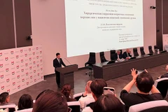 Bác sĩ Nguyễn Đình Bảo trong buổi bảo vệ luận án tiến sĩ.