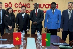 Thứ trưởng Trương Thanh Hoài cùng Lãnh đạo các đơn vị thuộc Bộ và đoàn công tác Đại sứ quán Burkina Faso tại Trung Quốc, kiêm nhiệm Việt Nam.