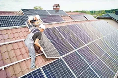 Việc tháo dỡ, thu gom pin mặt trời cũng phải tuân thủ nhiều tiêu chuẩn cụ thể. Nguồn: Greenbuldingcanada