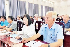 Thành viên Tổ công nghệ số cộng đồng các phường Tân Ninh, Bình Minh, Ninh Thạnh… tham dự tập huấn kỹ năng số. Ảnh: Linh Thùy