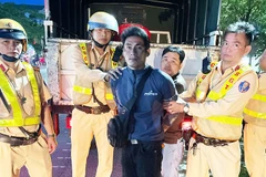 Phòng Cảnh sát hình sự phối hợp Phòng Cảnh sát giao thông Công an thành phố Cần Thơ bắt giữ đối tượng Dương Chí Tính.