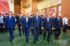 [Ảnh] Tổng Bí thư và Thủ tướng tham quan Trung tâm Hội chợ Triển lãm Quốc gia